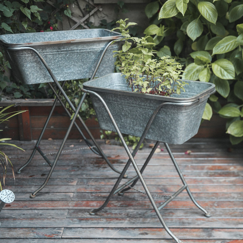 American pastoral tin pot gardening tools Green rose cross type flower stand