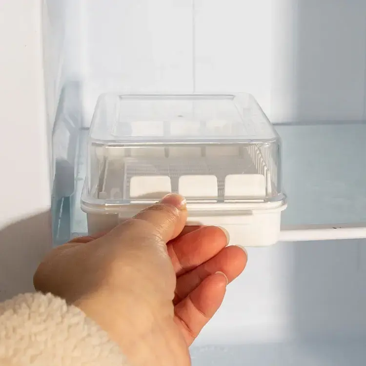 Hot Sales Japanese Style Refrigerator Butter Quantitative Cutting Storage Plastic Butter Dish With Cover