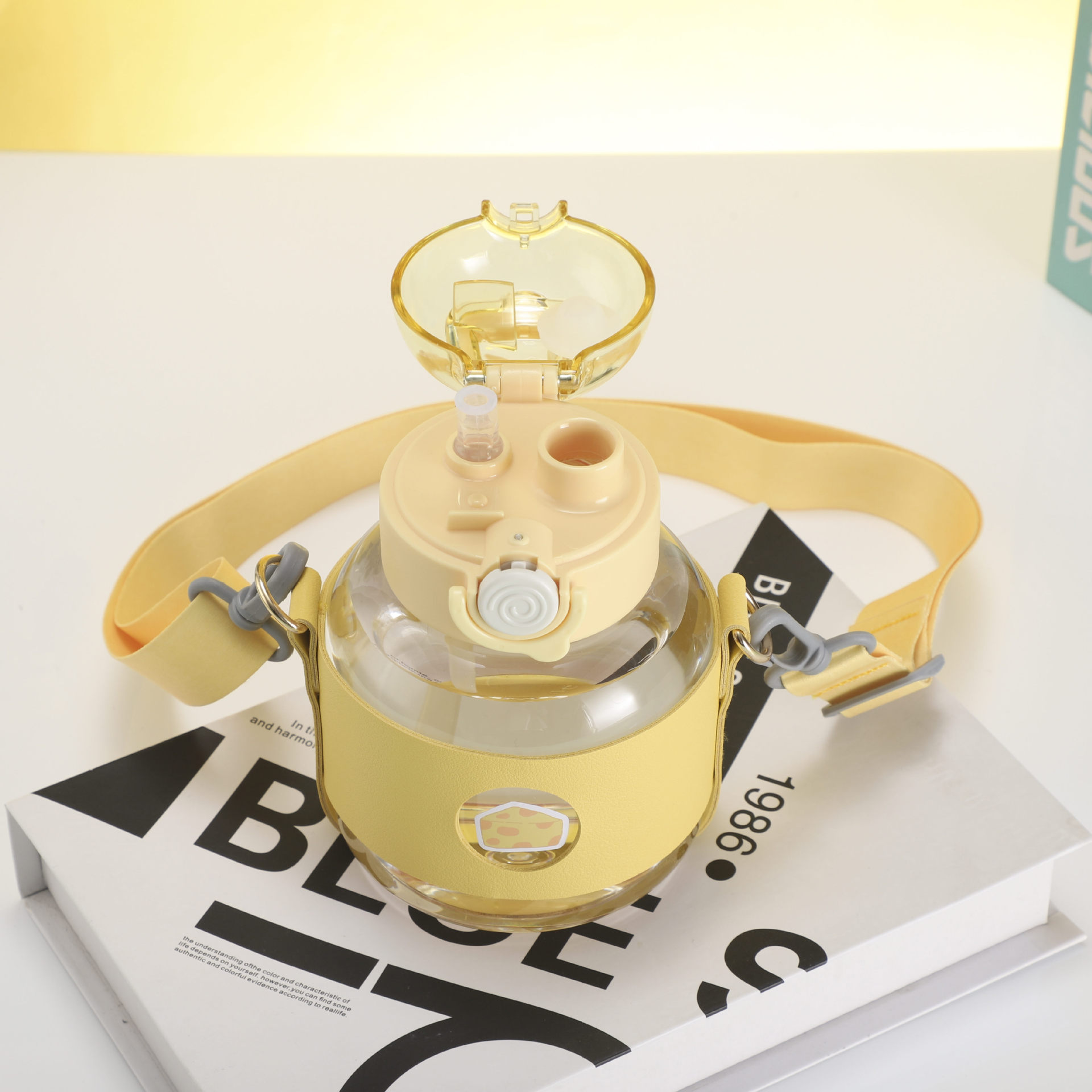 High-value plastic cup, new boys, girls, children with straws, summer school special Internet celebrity potbelly drinking cup