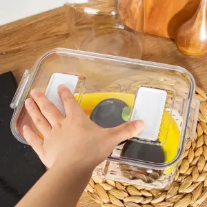 Odor-resistant stackable product saver Removable drain tray Refrigerator plastic food storage container Organizer’s fruit