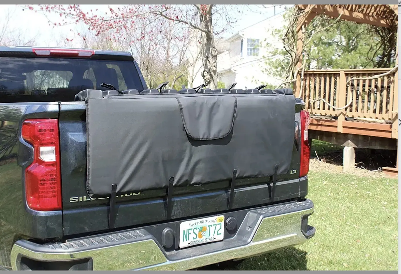 High Quality Tailgate Bike Cover with Utility Ring with Secure Frame Straps Carry up to Six Bikes Tailgate Bike Pads